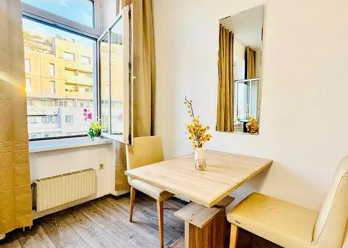 Cozy 3br For Up To 9p, 10 Min To Fac Platz Apartment
